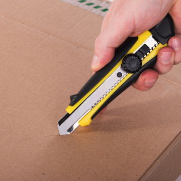 Нож канцелярский 18мм роликовый фиксатор с резиновыми вставками блистер Brauberg 1/12/144