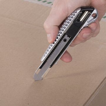 Нож канцелярский 18мм автофиксатор с резиновой вставкой блистер Brauberg 1/12/144